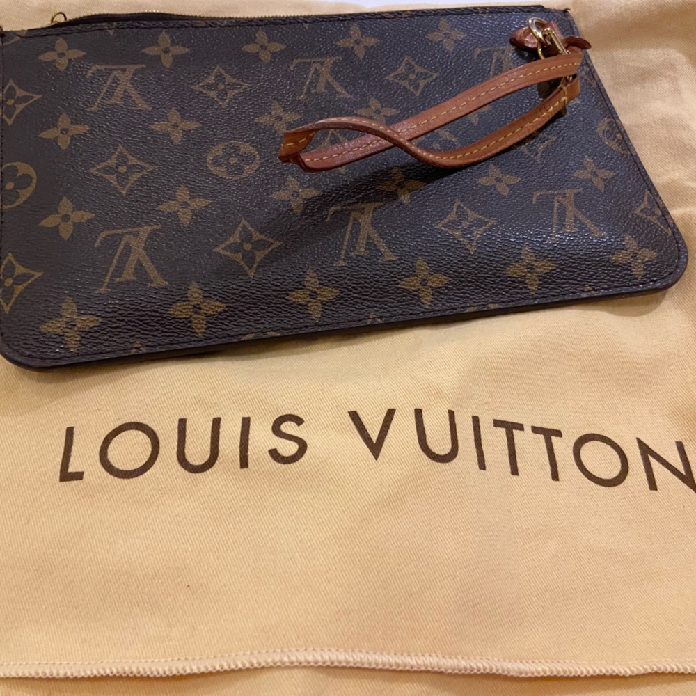 Authentic Louis Vuitton Pochette
